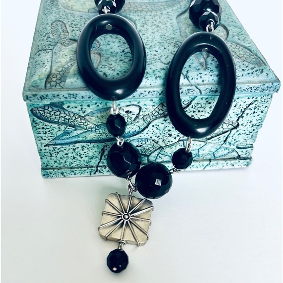 White House Black Market Black Necklace - Picture 1 of 6